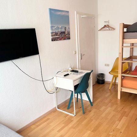 Gemuetliche Privatzimmer Mit Geteiltem Bad, Kueche Und Garten Münih Dış mekan fotoğraf